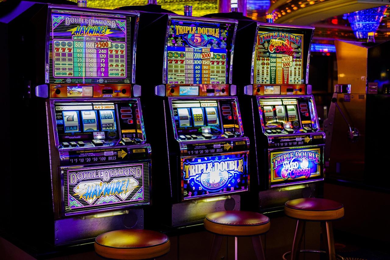 online casino advantages, why players prefer online casinos, benefits of online gambling, top reasons to choose online casinos, online casino popularity, secure online casinos, best online gambling sites, online casino reviews, mobile online casinos, online casino bonuses